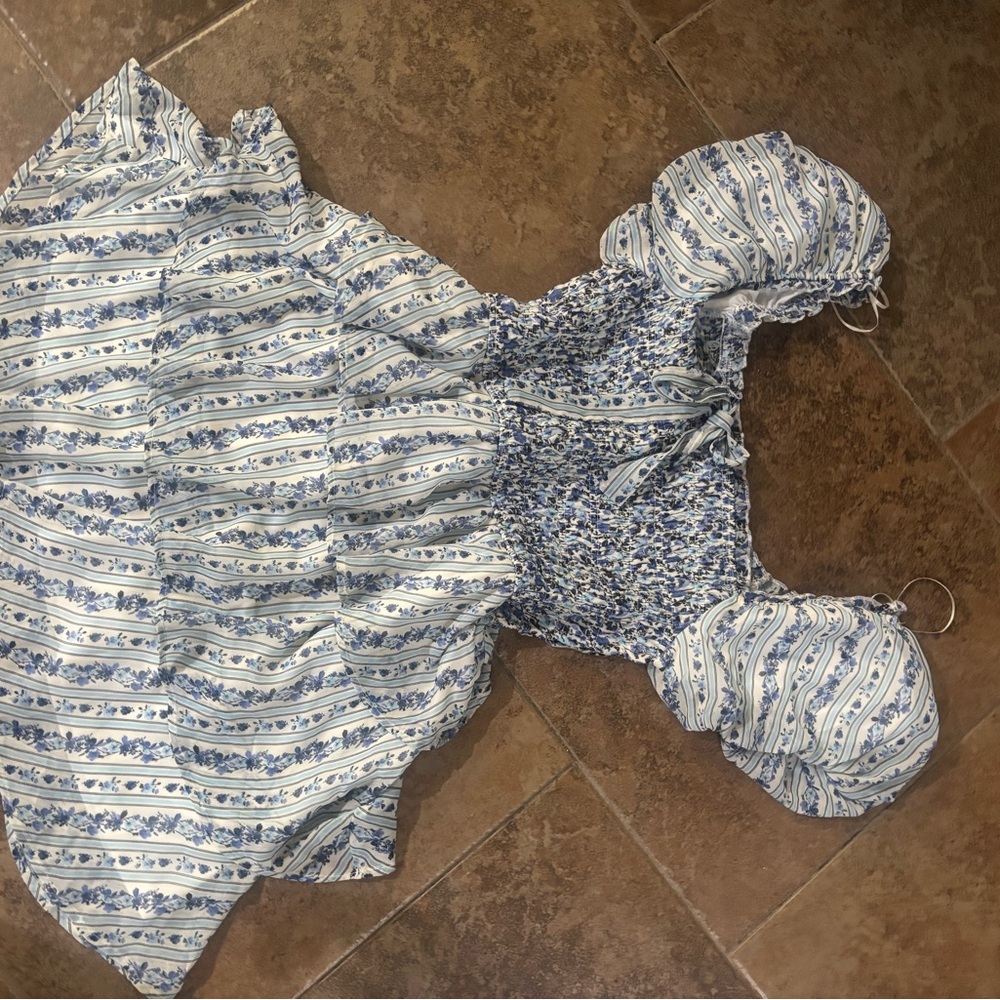 Francesca's Collections Blue and White Floral Puff-Sleeve Dress